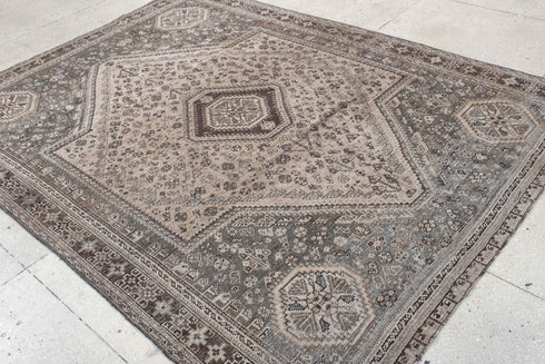 Vintage Shiraz Area Rug (7' x 9')